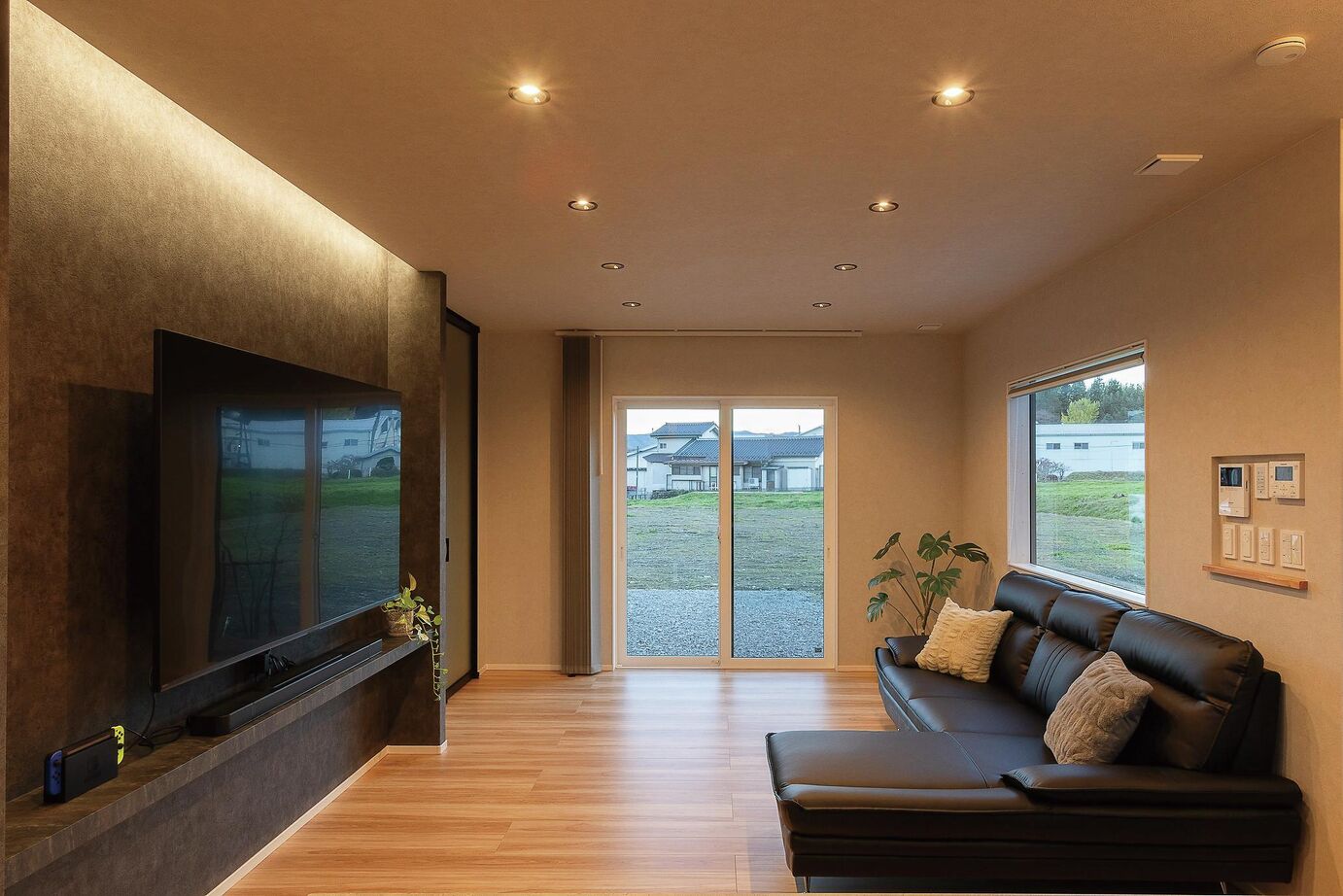 信州ハウジング ビルトインガレージと中庭のある家の建築実例画像6