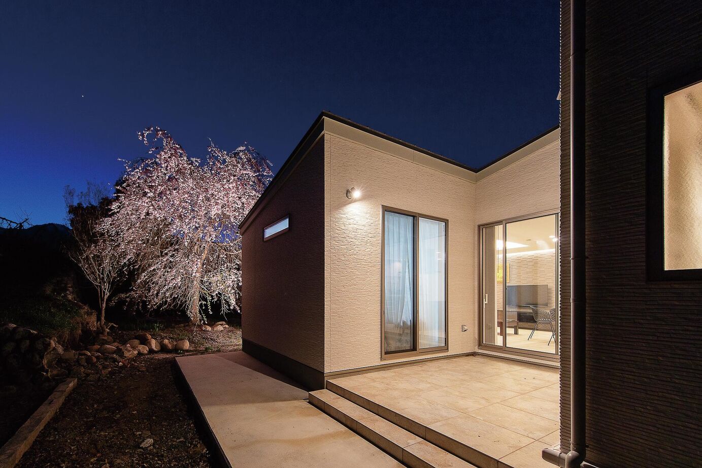 信州ハウジング 住まい手の理想を忠実に現実。自然を感じるモダンな住まいの建築実例画像6