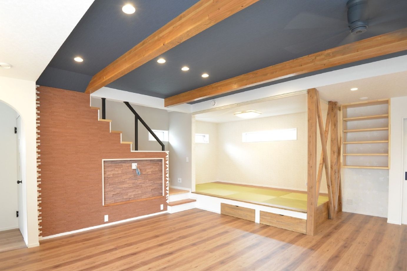 リッケンハウジング 【2000万円台/35.6坪/2階建て/アイリブスタイル】土間で趣味満喫、家事動線にこだわったお家の建築実例画像3