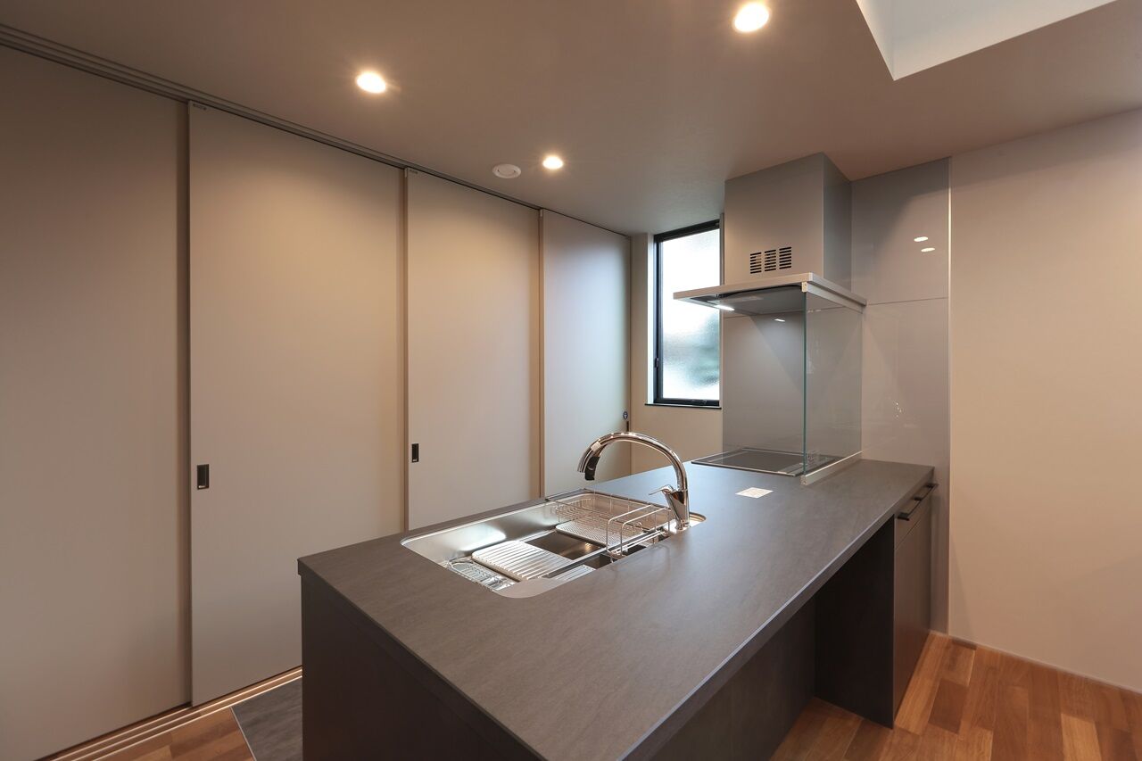 リッケンハウジング 【3000万円台/40.3坪/2階建て/アイリブスタイル】高く広がる勾配天井で家族がつながる住まいの建築実例画像7