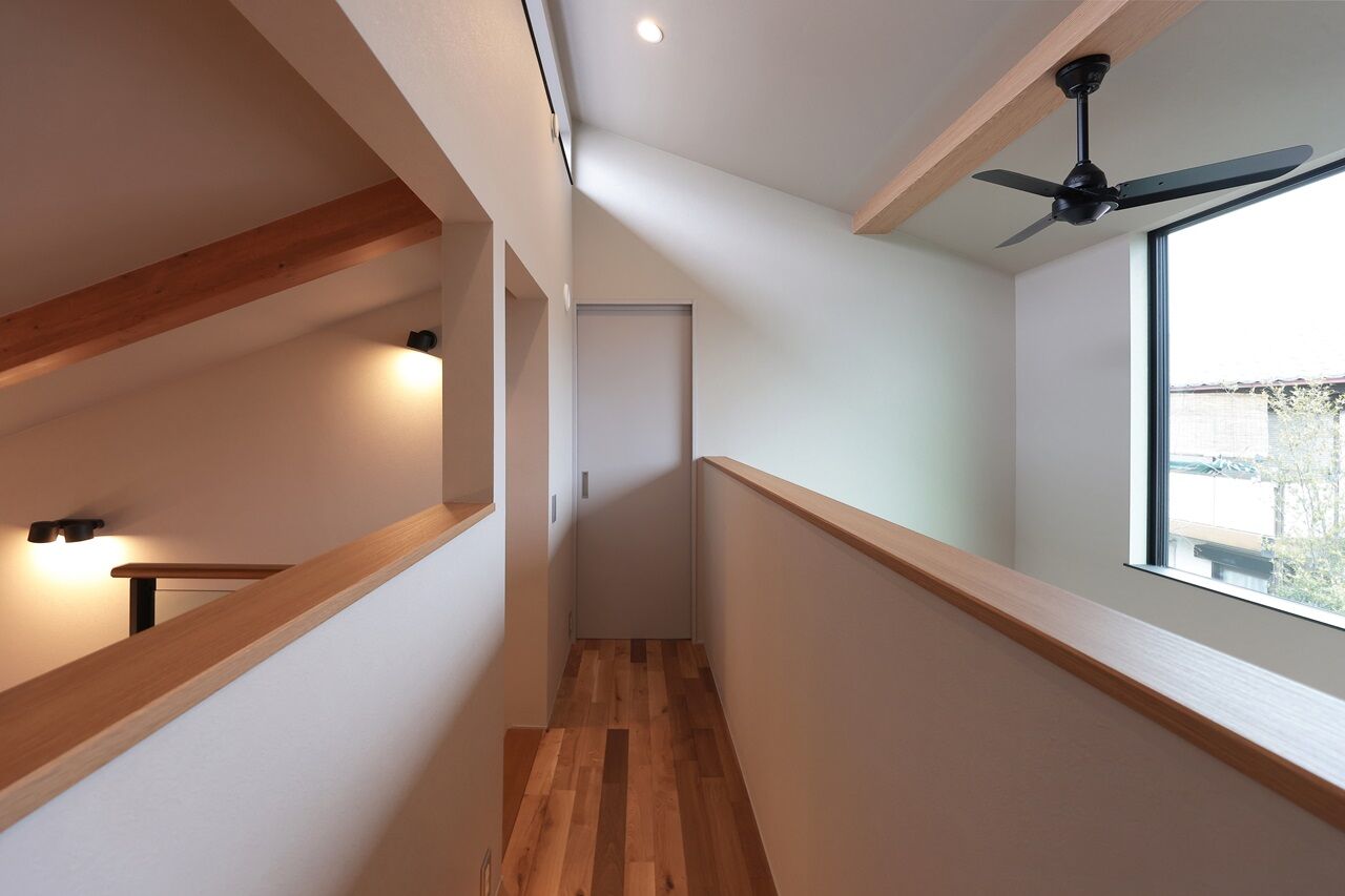 リッケンハウジング 【3000万円台/40.3坪/2階建て/アイリブスタイル】高く広がる勾配天井で家族がつながる住まいの建築実例画像10