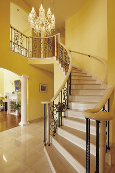 ニットーホーム 小高い丘の上に建つ「サーモンピンク色」のお家。南欧の別荘の佇まいで奏でる音楽のある日々の建築実例画像5