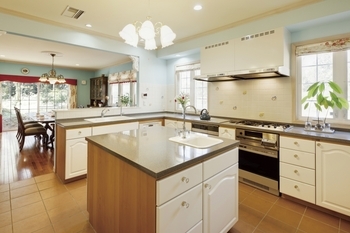 ニットーホーム 小高い丘の上に建つ「サーモンピンク色」のお家。南欧の別荘の佇まいで奏でる音楽のある日々の建築実例画像9