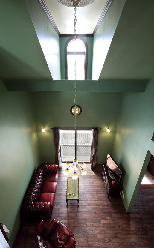 ニットーホーム グリーンの壁が個性を演出　エレガントな二世帯輸入住宅の建築実例画像2