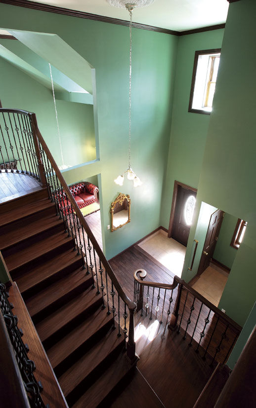 ニットーホーム グリーンの壁が個性を演出　エレガントな二世帯輸入住宅の建築実例画像4