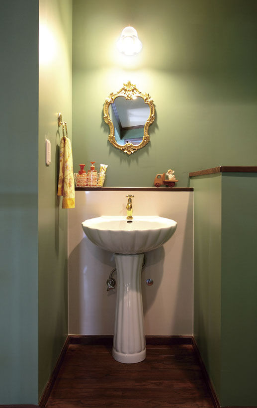 ニットーホーム グリーンの壁が個性を演出　エレガントな二世帯輸入住宅の建築実例画像5