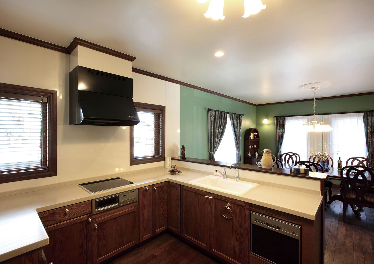 ニットーホーム グリーンの壁が個性を演出　エレガントな二世帯輸入住宅の建築実例画像6