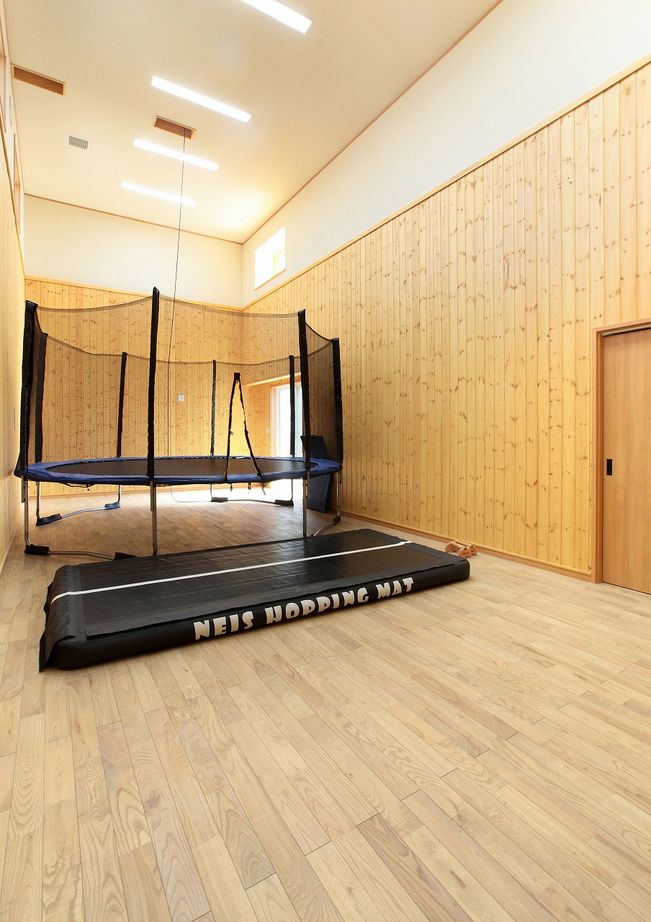 ニットーホーム 趣味を愉しむ大空間と叶えた頑強な躯体。真っ白な壁が眩しいフレンチクラシックの建築実例画像7