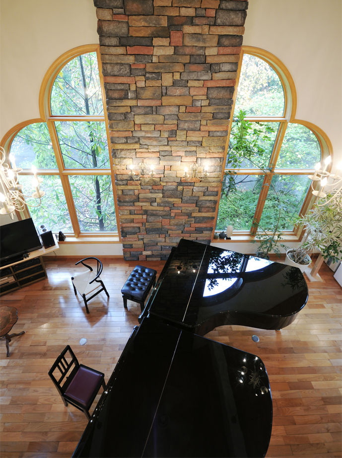 ニットーホーム グランドピアノのあるゆったりとした輸入住宅。大きな煙突のあるノースカントリーの建築実例画像4