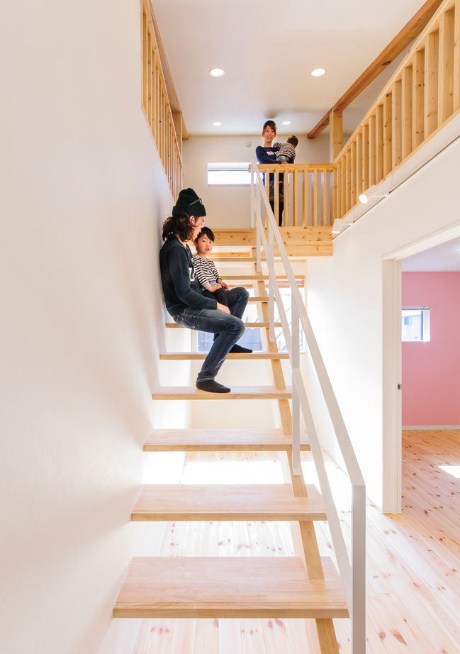 鈴木建設 【町田市/28坪/1920万円】スケルトン階段で繋がるロフト、無垢の床材にガルバリウム外観　理想が詰まった家の建築実例画像3