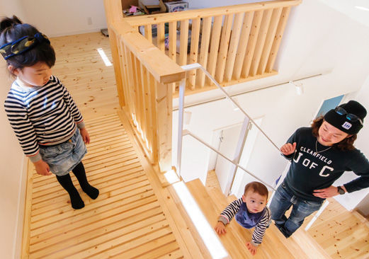 鈴木建設 【町田市/28坪/1920万円】スケルトン階段で繋がるロフト、無垢の床材にガルバリウム外観　理想が詰まった家の建築実例画像5