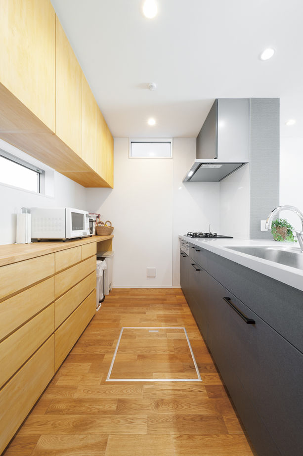 鈴木建設 【相模原市/39坪/2390万円】趣味のバイクを格納できる、ビルトイン・ガレージ付きのナチュラルモダン住宅の建築実例画像7