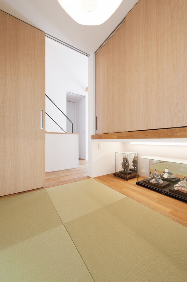 鈴木建設 【相模原市/39坪/2390万円】趣味のバイクを格納できる、ビルトイン・ガレージ付きのナチュラルモダン住宅の建築実例画像9