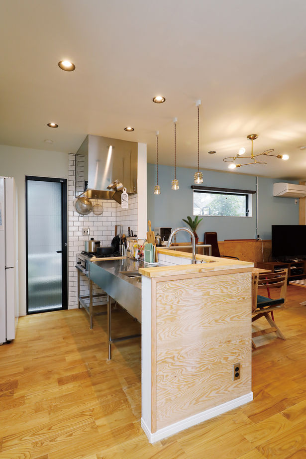 鈴木建設 【 三浦郡/36坪台/2000万円台】薪ストーブを眺めて暮らす。アウトドアスタイルを愉しむ住まいの建築実例画像4