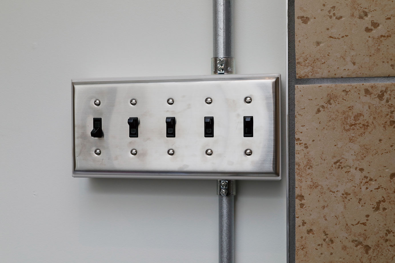 鈴木建設 【 三浦郡/36坪台/2000万円台】薪ストーブを眺めて暮らす。アウトドアスタイルを愉しむ住まいの建築実例画像10