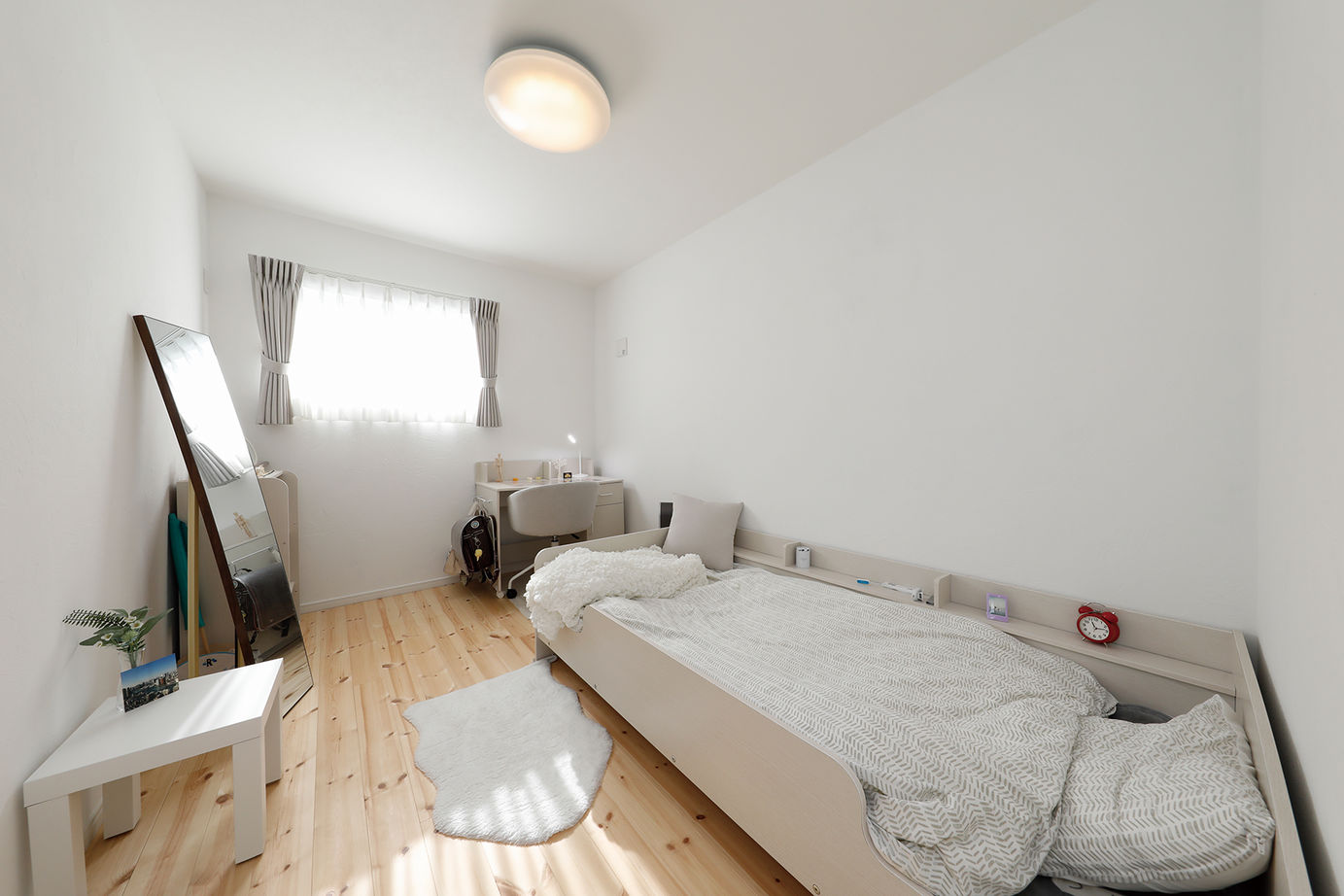 鈴木建設 【町田市/34坪台/2000万円台】無垢材や漆喰、造作家具が映える、北欧スタイルの住空間の建築実例画像10