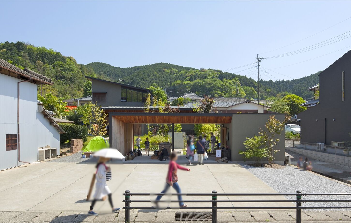 上山建設 【53.7坪/ガレージ/吹き抜け】ガレージからのアプローチを楽しむ家　の建築実例画像2