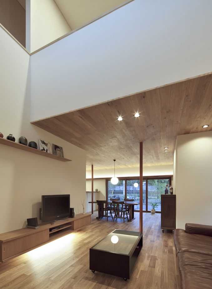 上山建設 【53.7坪/ガレージ/吹き抜け】ガレージからのアプローチを楽しむ家　の建築実例画像3