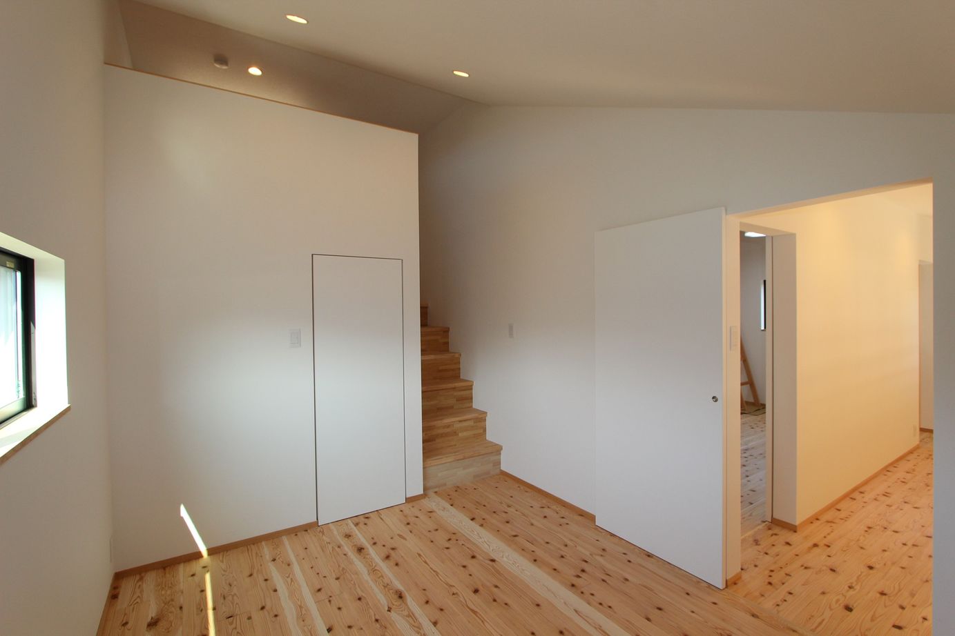 上山建設 【42.8坪/4人家族/吹き抜け】開放的な吹抜けリビングの家の建築実例画像3