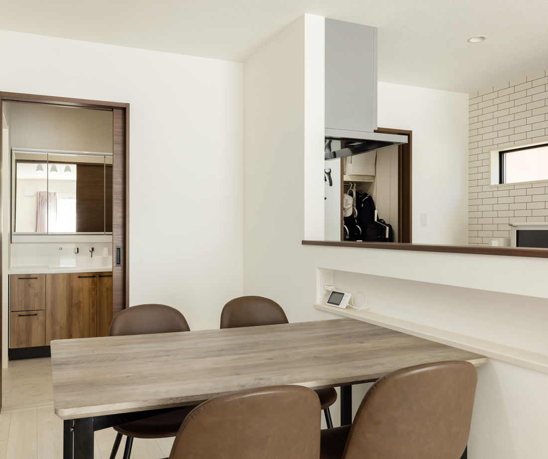 ZEH基準・炭の家 よかタウン 1000万円台【土地約36坪×4LDK×庭】広いリビングからランドリー、洗面・脱衣所へ「ぐるぐる回遊動線」の建築実例画像4