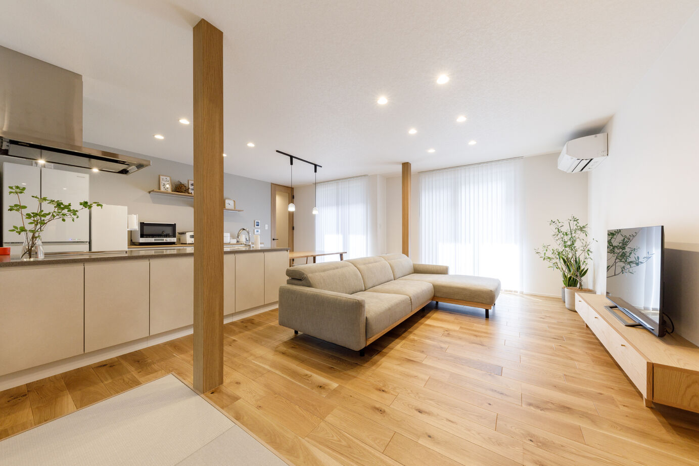 ZEH基準・炭の家 よかタウン 遊ぶ声も笑う顔も、キッチンから全部見える。見守りながら、自分の時間も大切に。の建築実例画像3