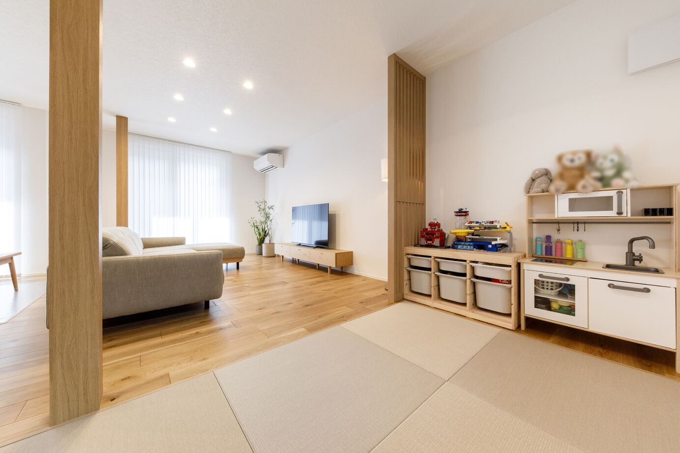 ZEH基準・炭の家 よかタウン 遊ぶ声も笑う顔も、キッチンから全部見える。見守りながら、自分の時間も大切に。の建築実例画像5