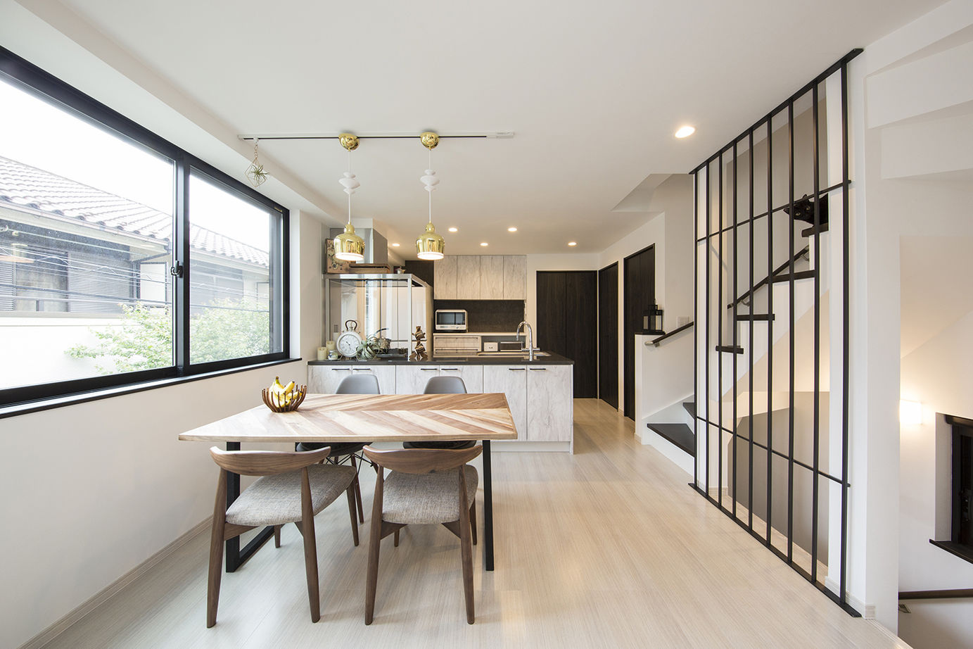 フォーライフ 【1500万円台/狭小住宅/間取り有/3階建て】13.7坪の敷地に建つ3階建てビルトインガレージの建築実例画像4