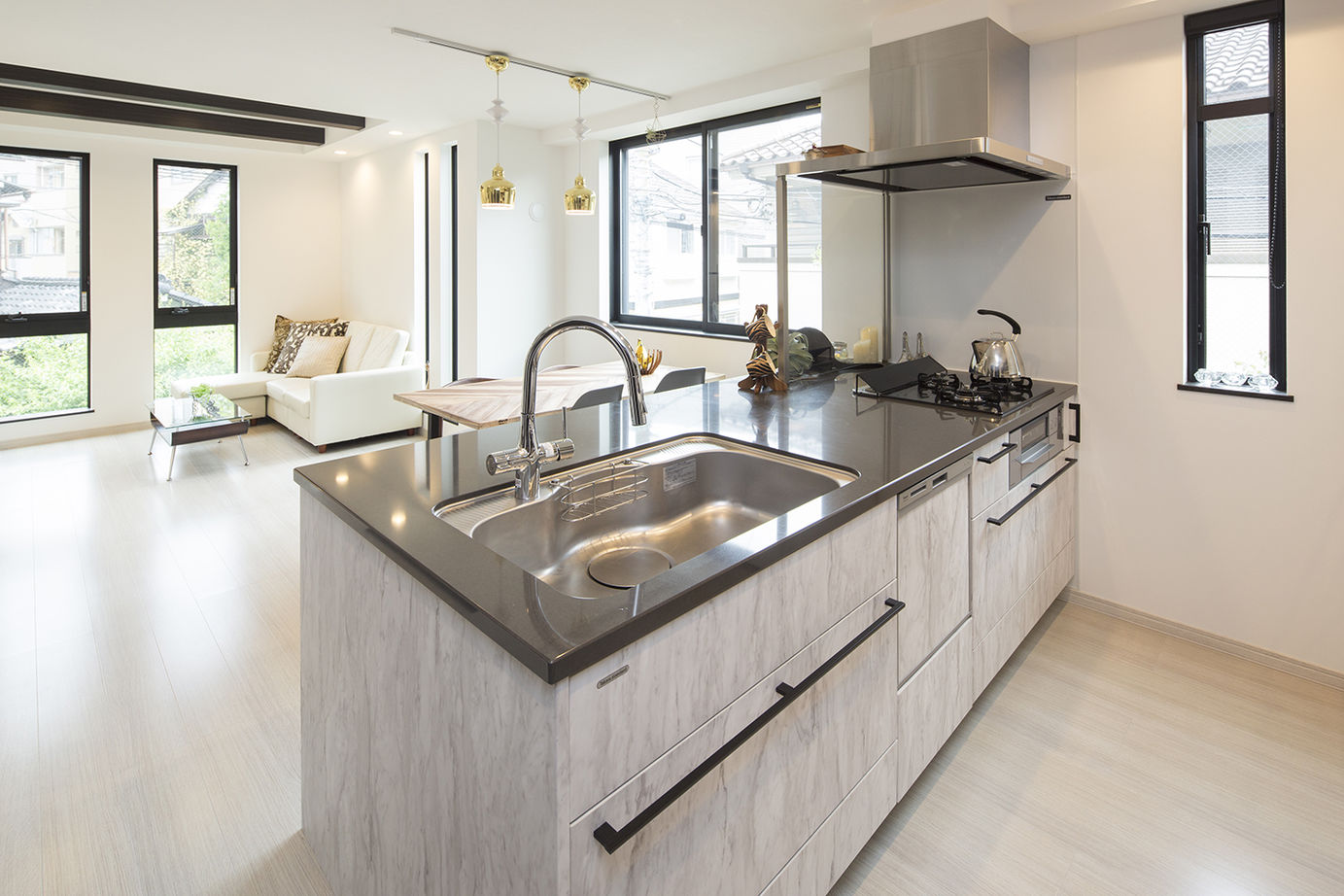 フォーライフ 【1500万円台/狭小住宅/間取り有/3階建て】13.7坪の敷地に建つ3階建てビルトインガレージの建築実例画像6