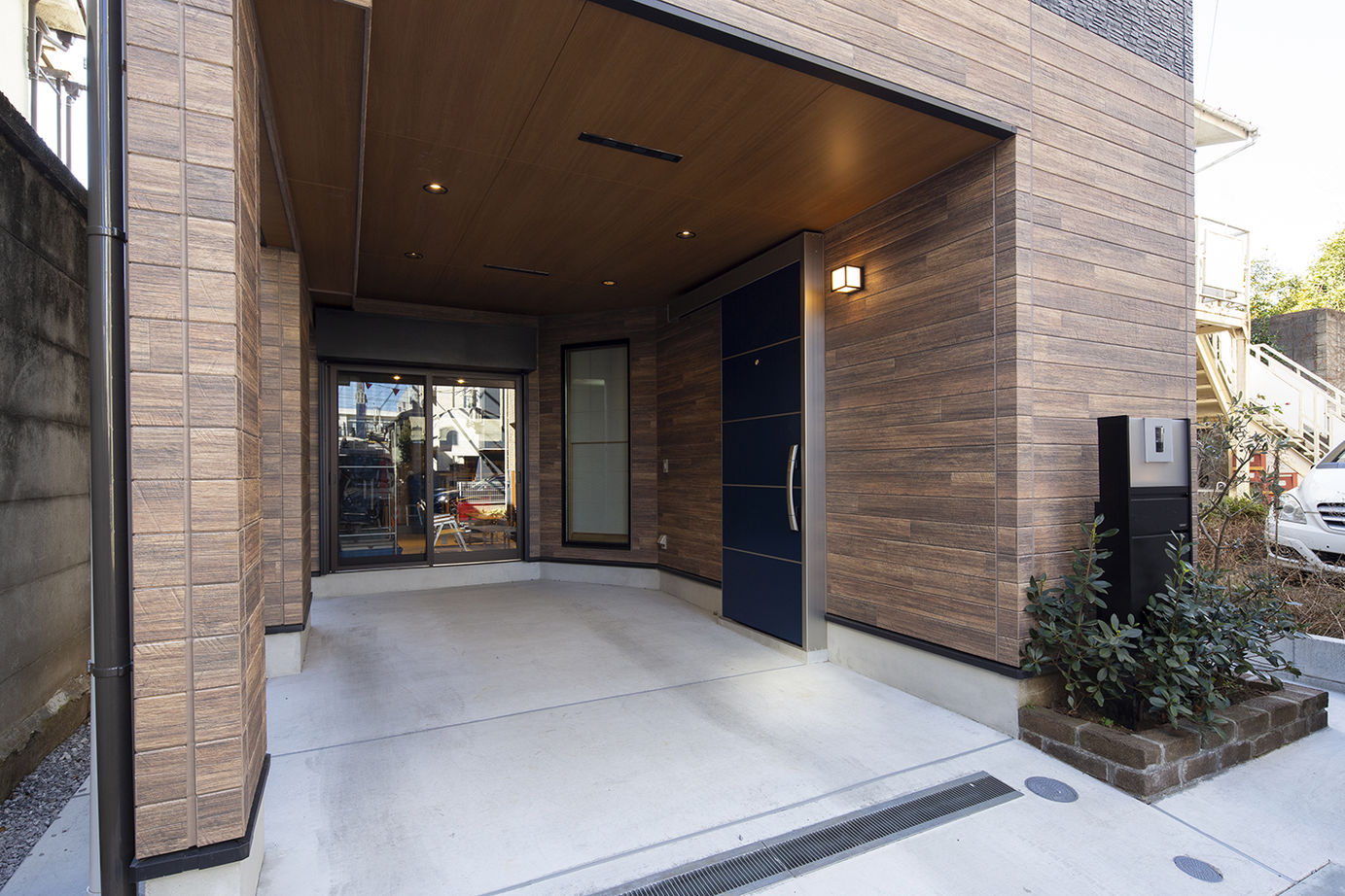 フォーライフ 【2000万円台/間取図有/吹き抜け/狭小住宅/ビルドインガレージ】約20坪を活かしきった3階建て注文住宅の建築実例画像4