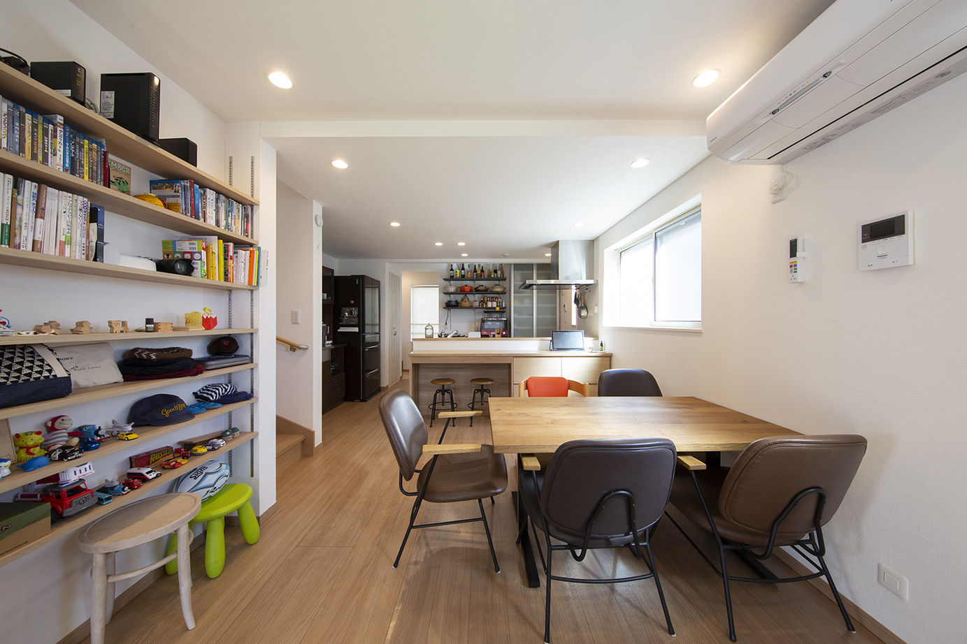 フォーライフ 【2000万円台/間取図有/吹き抜け/狭小住宅/ビルドインガレージ】約20坪を活かしきった3階建て注文住宅の建築実例画像5