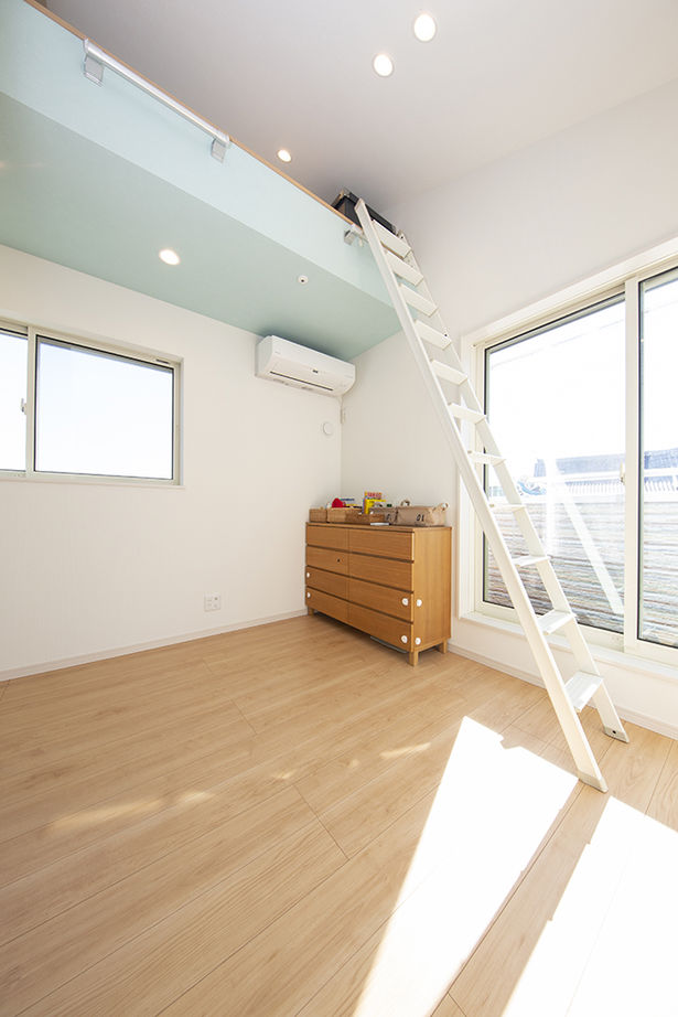 フォーライフ 【2000万円台/間取図有/吹き抜け/狭小住宅/ビルドインガレージ】約20坪を活かしきった3階建て注文住宅の建築実例画像9