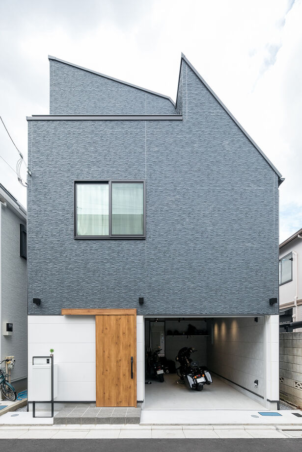 フォーライフ 【2000万円～2499万円／敷地21.6坪／間取図有】明るく開放的な２階リビングと憧れのバイクガレージを実現の建築実例画像2