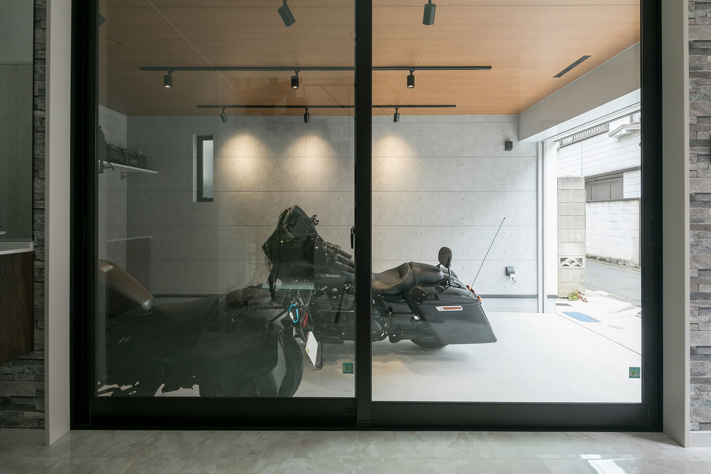 フォーライフ 【2000万円～2499万円／敷地21.6坪／間取図有】明るく開放的な２階リビングと憧れのバイクガレージを実現の建築実例画像4