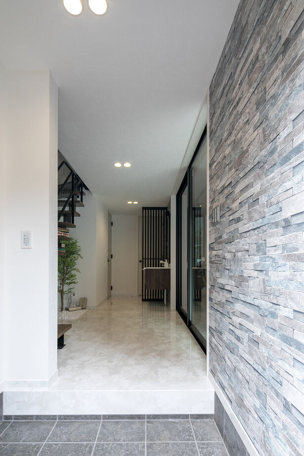 フォーライフ 【2000万円～2499万円／敷地21.6坪／間取図有】明るく開放的な２階リビングと憧れのバイクガレージを実現の建築実例画像12