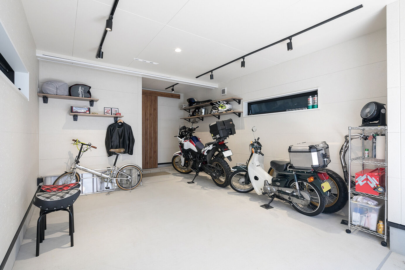 フォーライフ 【2100万円～2199万円／敷地14.3坪／2階リビング／間取図有】都内狭小地に叶えた3階建てのガレージハウスの建築実例画像2