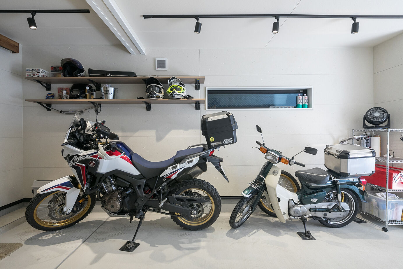 フォーライフ 【2100万円～2199万円／敷地14.3坪／2階リビング／間取図有】都内狭小地に叶えた3階建てのガレージハウスの建築実例画像3