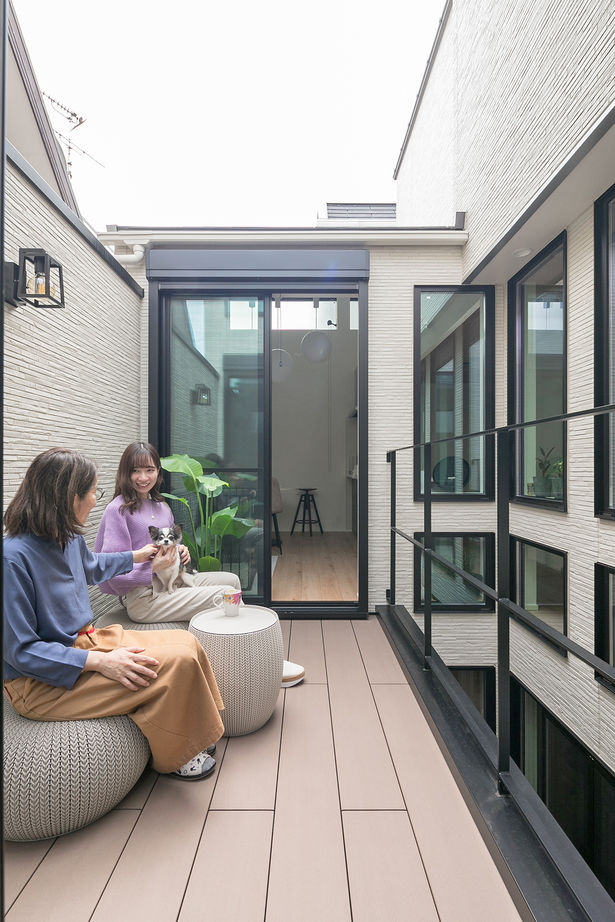 フォーライフ 【2800万円～2899万円／狭小３階建て／間取図有】光が行き渡る「コの字」プランで、明るい住空間を実現の建築実例画像1