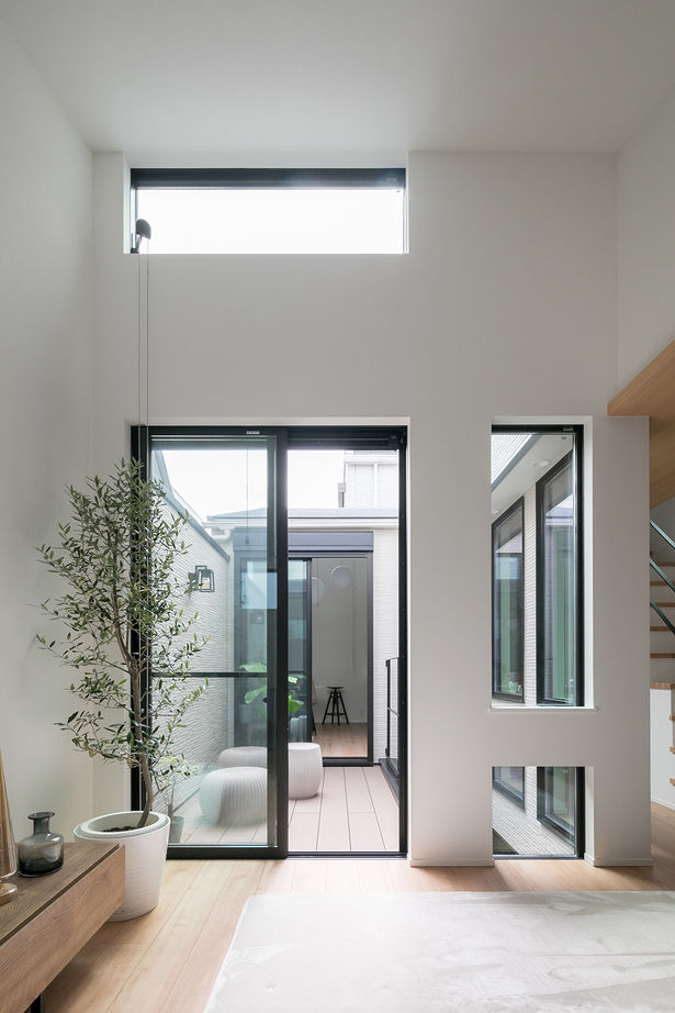 フォーライフ 【2800万円～2899万円／狭小３階建て／間取図有】光が行き渡る「コの字」プランで、明るい住空間を実現の建築実例画像2