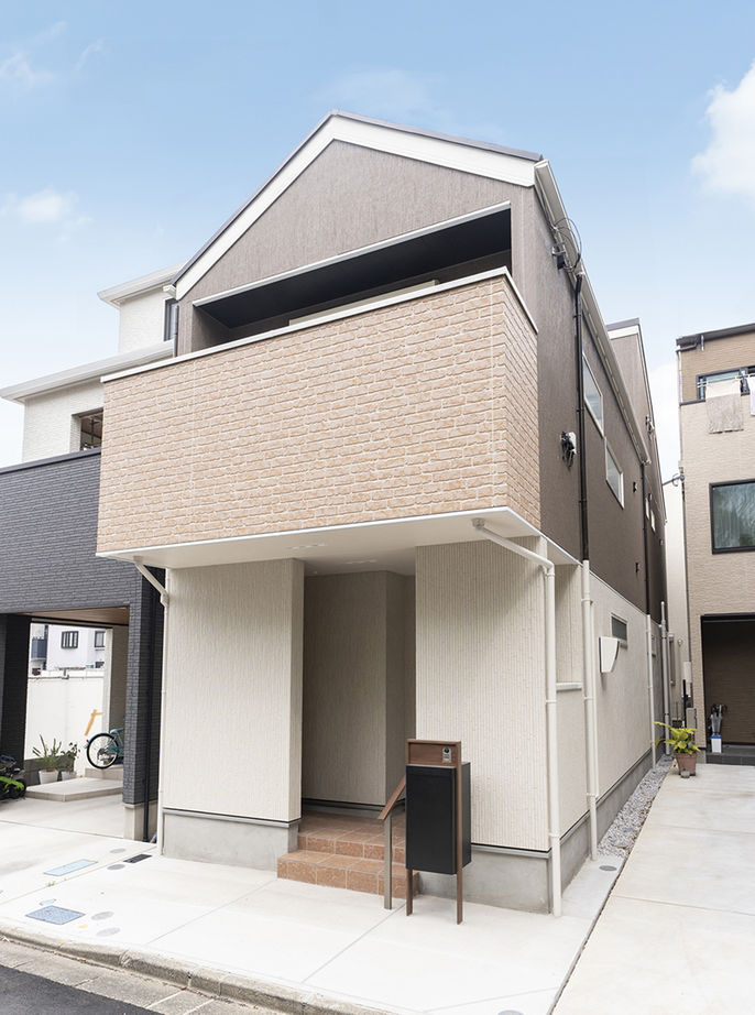 フォーライフ 【2700万円～2799万円／敷地22.4坪／間取図有】縦の空間を活かして明るく開放的に。間口４m以下の狭小住宅の建築実例画像