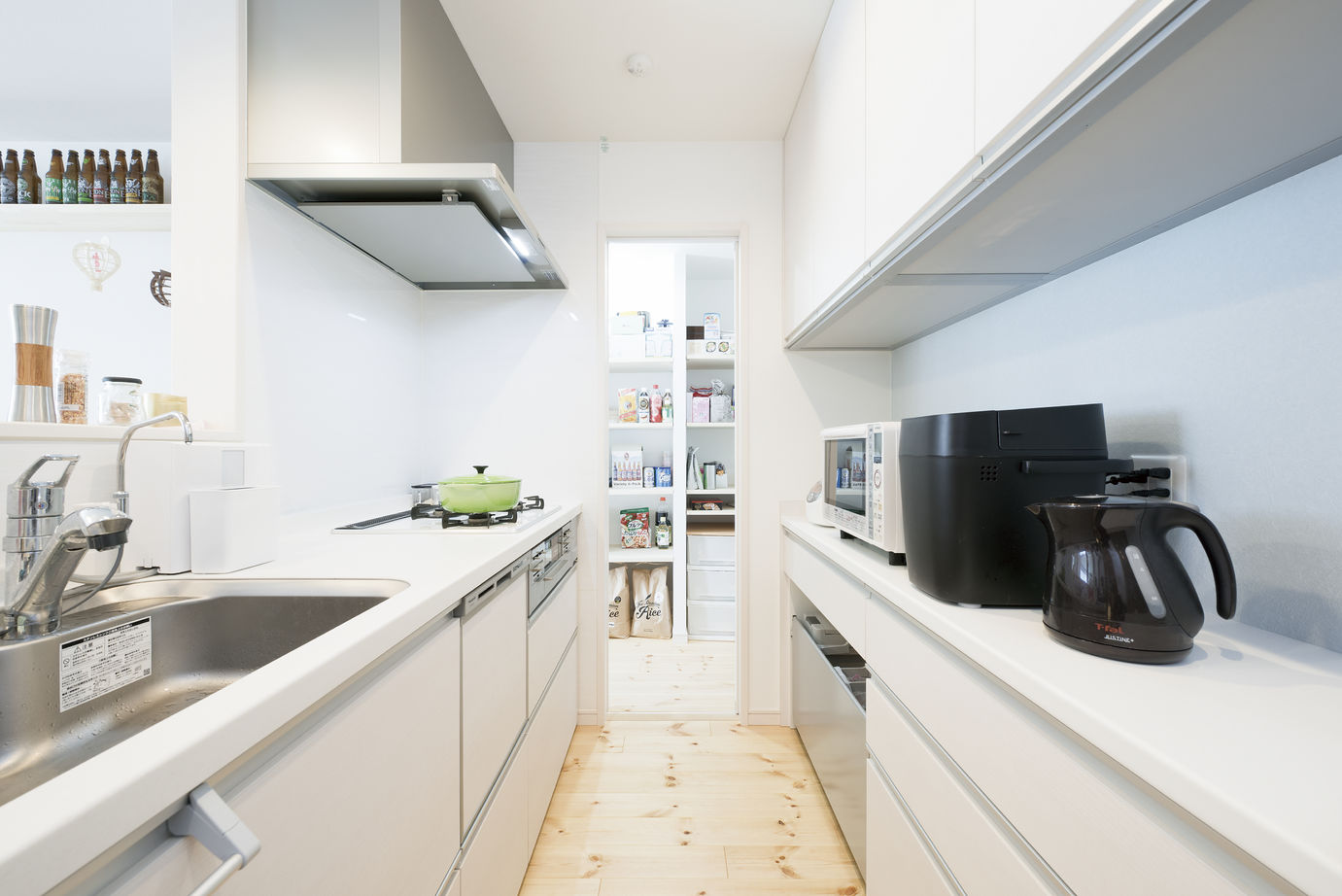 ソーラースマートグリッドホーム　三陽工務店 【1493万円/18坪/狭小/3階建て/変形地/カビ抑制工法】敷地の狭さを感じさせない広いリビングを実現した家の建築実例画像2