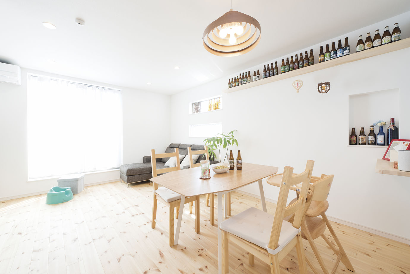 ソーラースマートグリッドホーム　三陽工務店 【1493万円/18坪/狭小/3階建て/変形地/カビ抑制工法】敷地の狭さを感じさせない広いリビングを実現した家の建築実例画像3