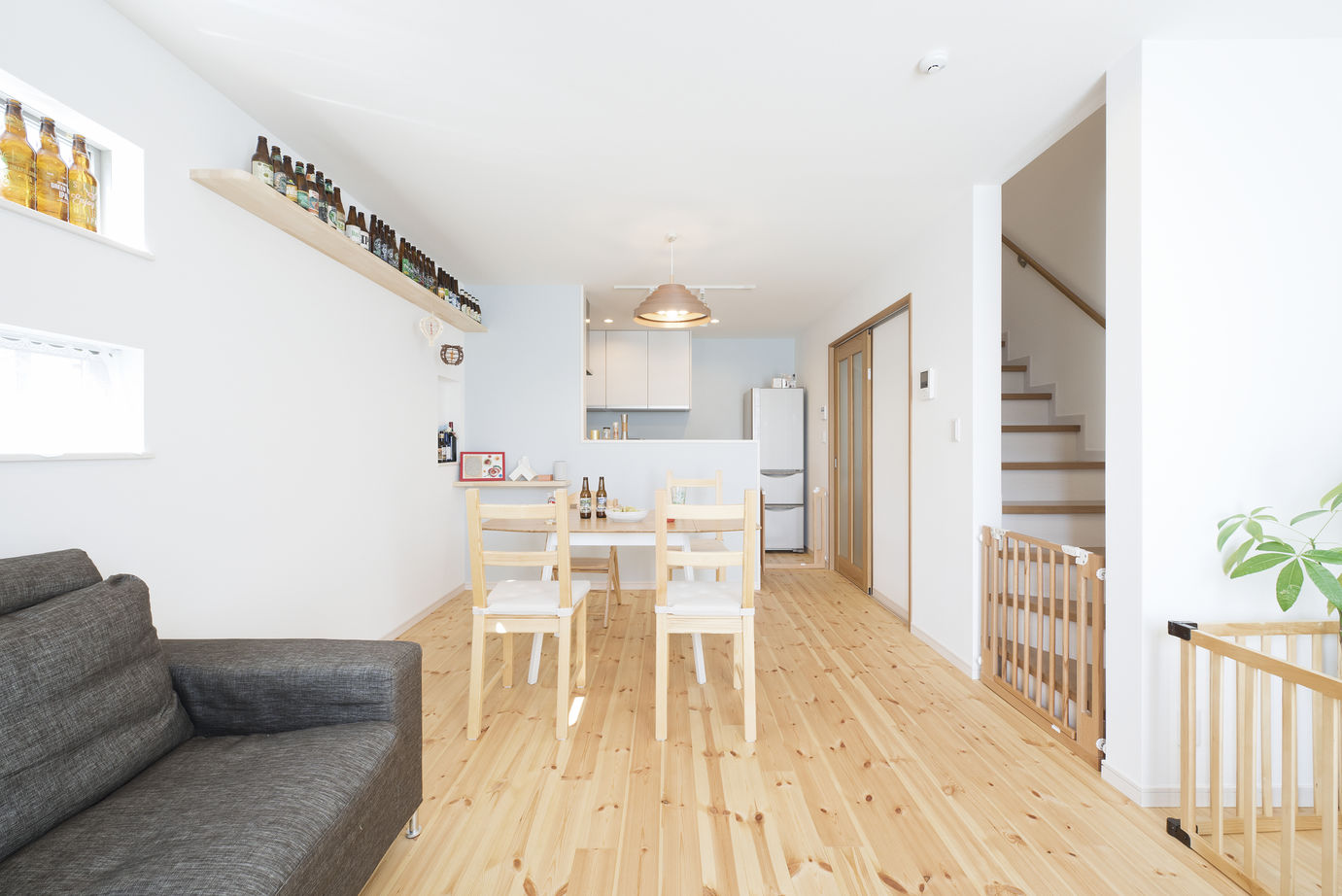 ソーラースマートグリッドホーム　三陽工務店 【1493万円/18坪/狭小/3階建て/変形地/カビ抑制工法】敷地の狭さを感じさせない広いリビングを実現した家の建築実例画像9