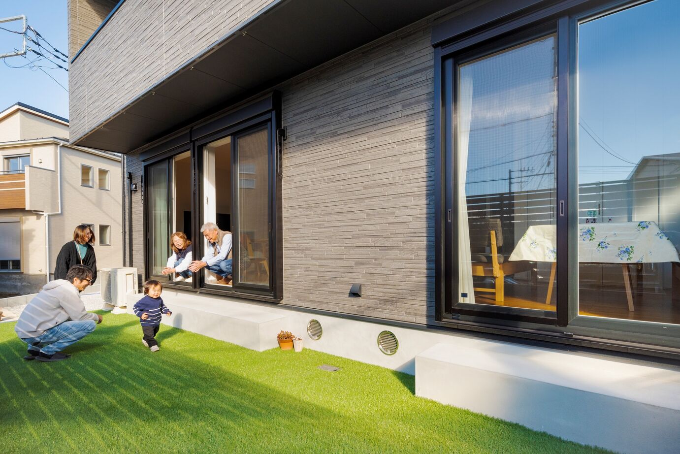 ソーラースマートグリッドホーム　三陽工務店 【HEAT20/二世帯/家事ラク/間取り図有】性能とコスパの高さが決め手。「明るく暖かい」二世帯住宅の建築実例画像3