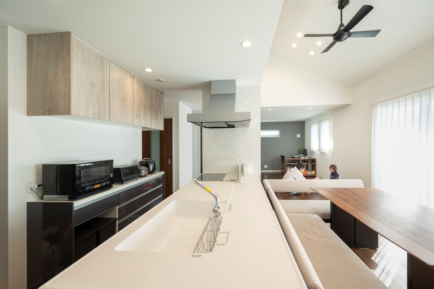 ソーラースマートグリッドホーム　三陽工務店 【HEAT20/二世帯/家事ラク/間取り図有】性能とコスパの高さが決め手。「明るく暖かい」二世帯住宅の建築実例画像6