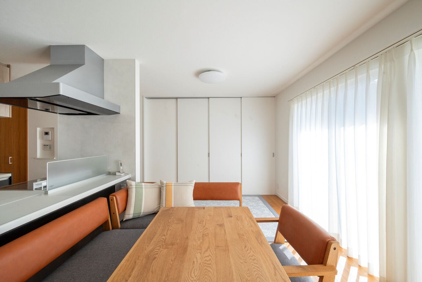 ソーラースマートグリッドホーム　三陽工務店 【HEAT20/二世帯/家事ラク/間取り図有】性能とコスパの高さが決め手。「明るく暖かい」二世帯住宅の建築実例画像8