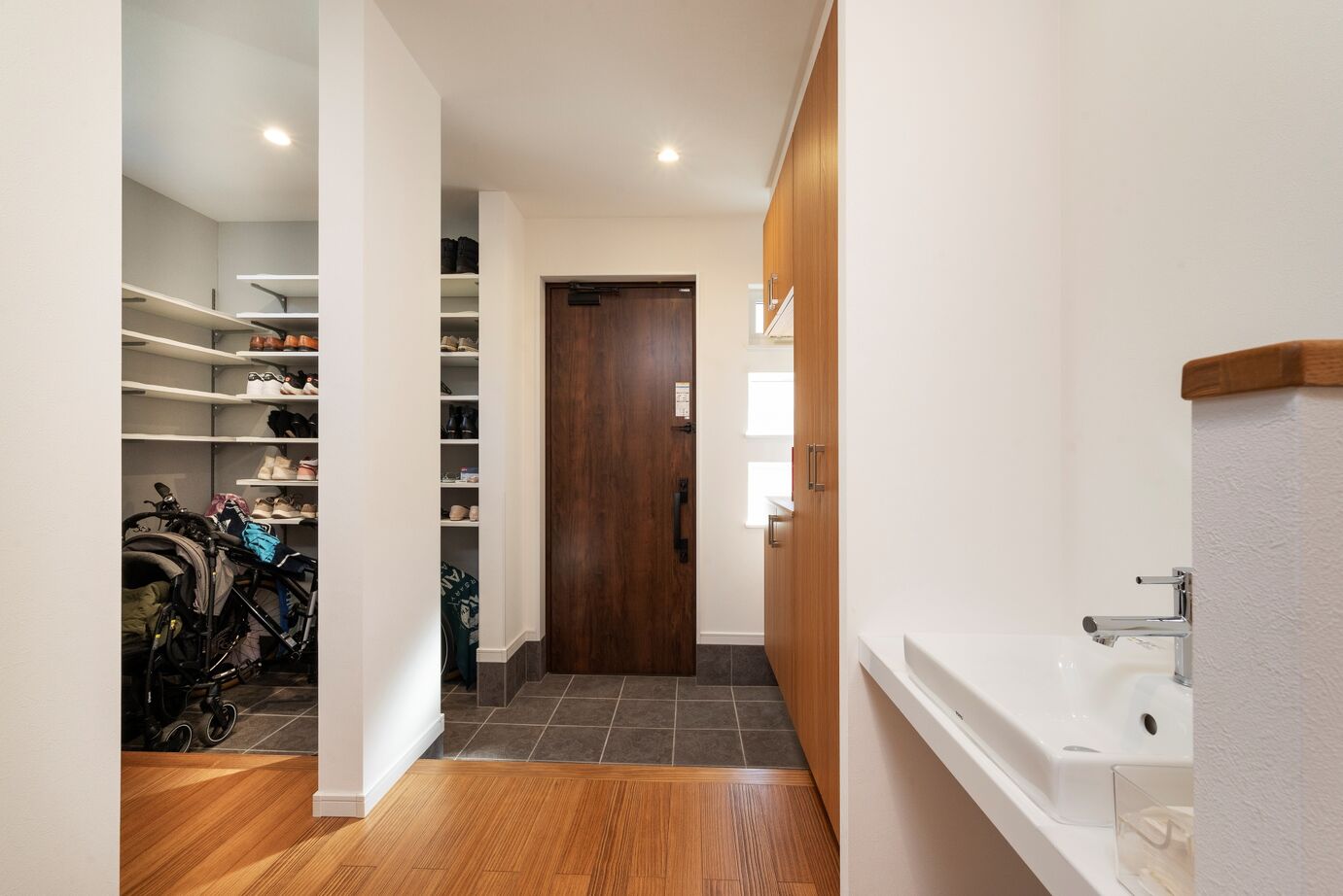 ソーラースマートグリッドホーム　三陽工務店 【HEAT20/二世帯/家事ラク/間取り図有】性能とコスパの高さが決め手。「明るく暖かい」二世帯住宅の建築実例画像13