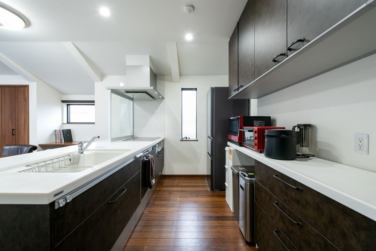 ソーラースマートグリッドホーム　三陽工務店 【HEAT20/間取り図有】サーキット走行を満喫！「愛車のメンテナンスをしたい」とつくったガレージハウスの建築実例画像6