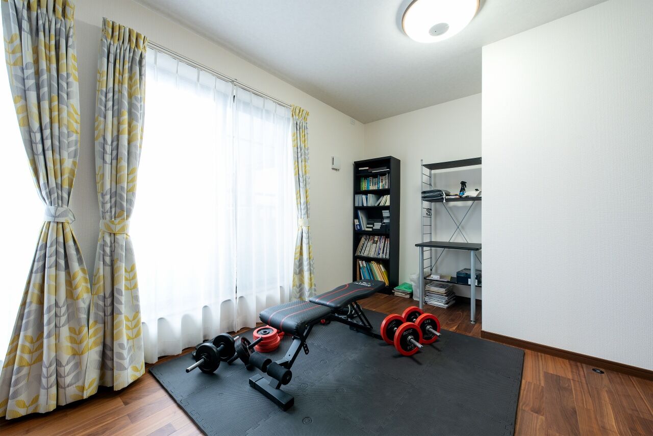 ソーラースマートグリッドホーム　三陽工務店 【HEAT20/間取り図有】サーキット走行を満喫！「愛車のメンテナンスをしたい」とつくったガレージハウスの建築実例画像8