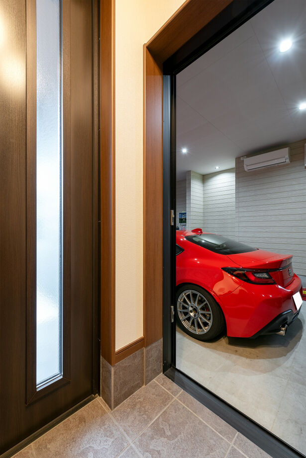 ソーラースマートグリッドホーム　三陽工務店 【HEAT20/間取り図有】サーキット走行を満喫！「愛車のメンテナンスをしたい」とつくったガレージハウスの建築実例画像9