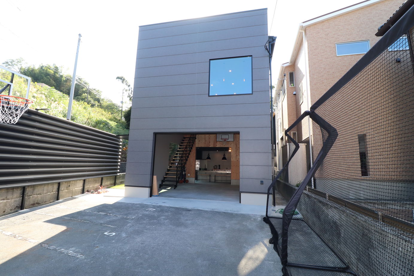 感動 【鹿児島市/２階建て/3LDK/間取り図あり】１階全部土間！！大空間吹き抜けのある家の建築実例画像2